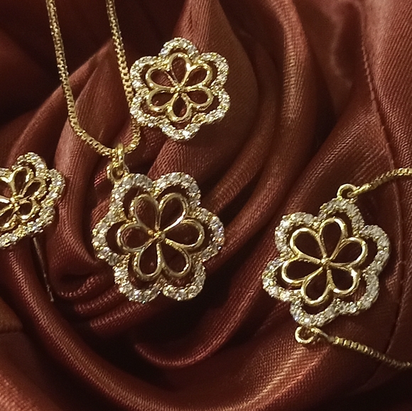 Jewelry Set - Picture 2 of 3